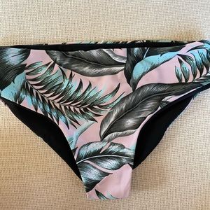 reversible floral bathing suit bottom🌴💗
